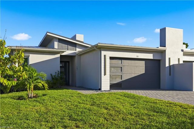 711 91st AVE N, Naples, FL 34108