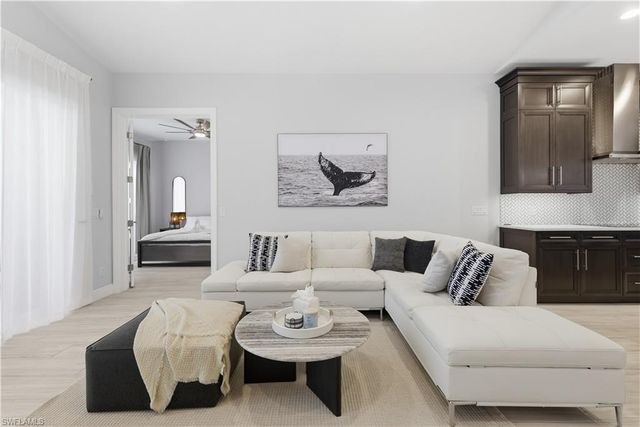 711 91st AVE N, Naples, FL 34108