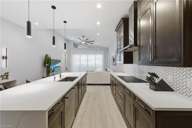 711 91st AVE N, Naples, FL 34108