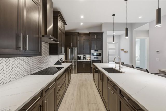 711 91st AVE N, Naples, FL 34108