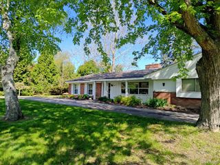 4044 Country Club Drive, Bloomfield Hills, MI 48301