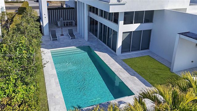 16582 S Botaniko Dr S, Weston, FL 33326