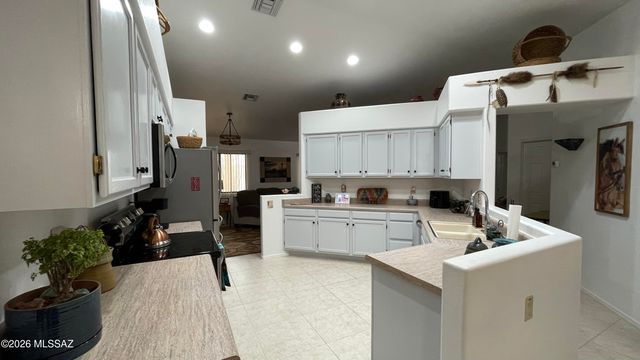 55 N Wellspring Drive, Green Valley, AZ 85614