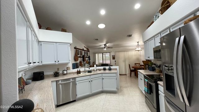 55 N Wellspring Drive, Green Valley, AZ 85614