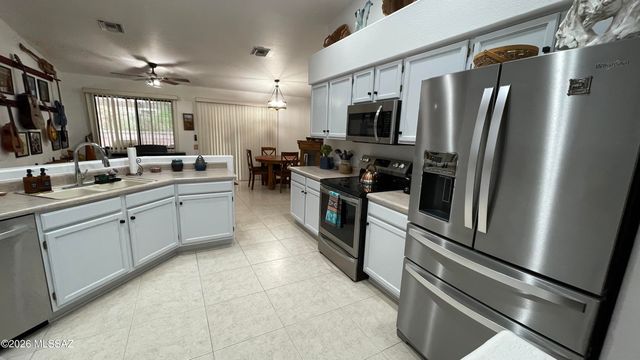 55 N Wellspring Drive, Green Valley, AZ 85614