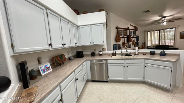 55 N Wellspring Drive, Green Valley, AZ 85614