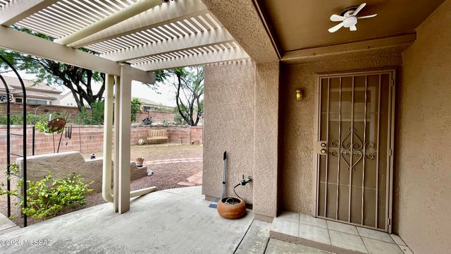 55 N Wellspring Drive, Green Valley, AZ 85614