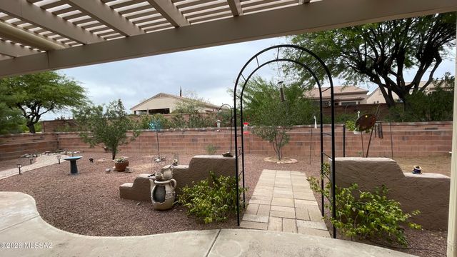 55 N Wellspring Drive, Green Valley, AZ 85614