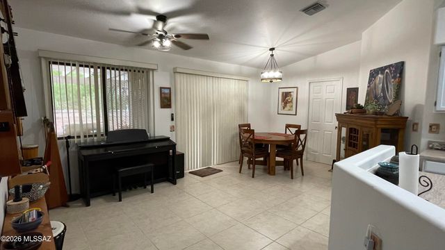 55 N Wellspring Drive, Green Valley, AZ 85614