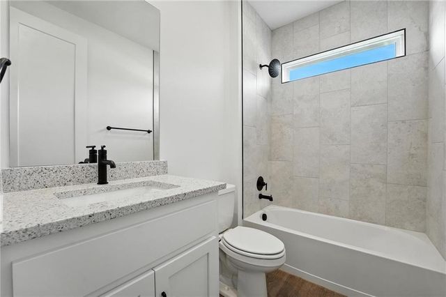 1812 Halls Creek Avenue, Raymore, MO 64083