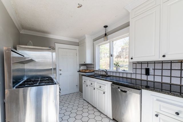 167-169 Walker Rd, Swampscott, MA 01907