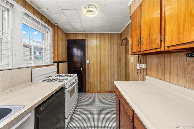 8973 215th Street, Queens Village, NY 11427
