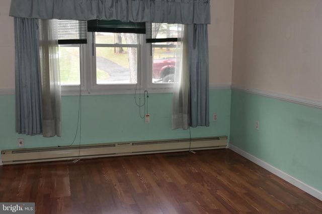 5 LOCUST CIR, Etters, PA 17319