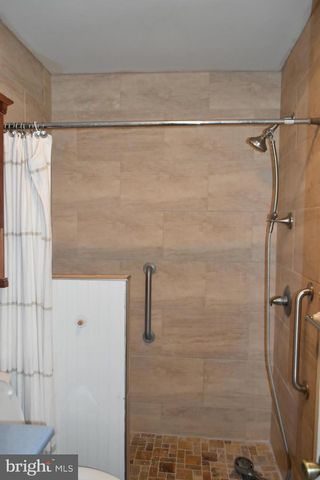 5 LOCUST CIR, Etters, PA 17319