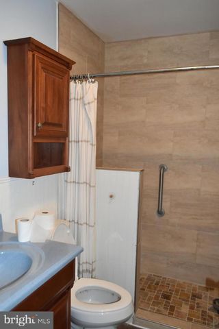 5 LOCUST CIR, Etters, PA 17319