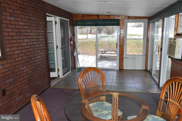 5 LOCUST CIR, Etters, PA 17319