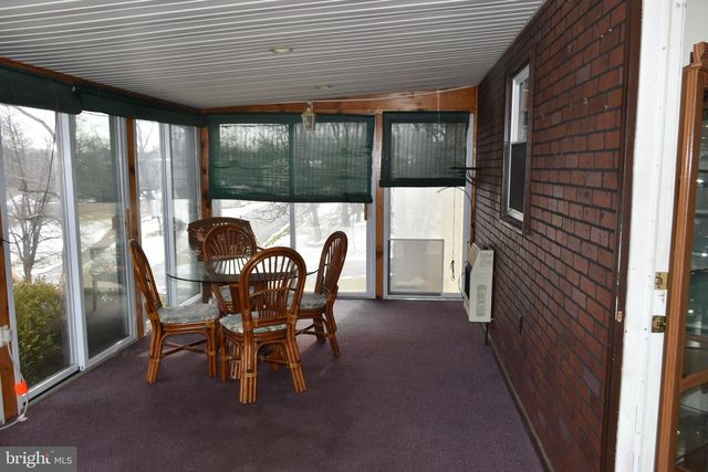 5 LOCUST CIR, Etters, PA 17319