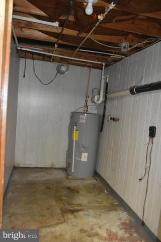 5 LOCUST CIR, Etters, PA 17319