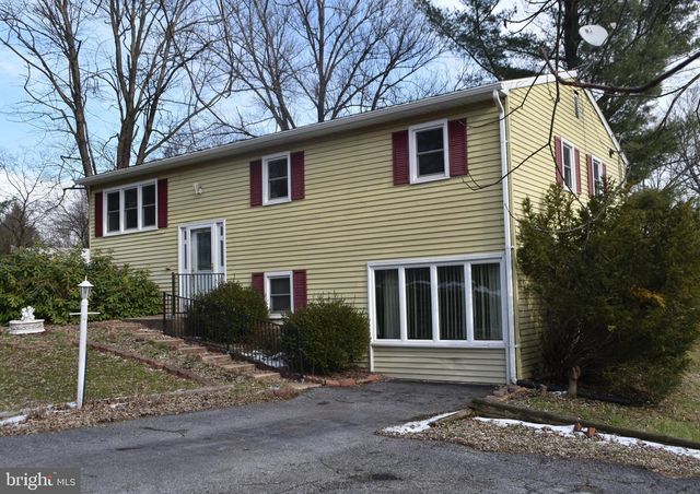 5 LOCUST CIR, Etters, PA 17319