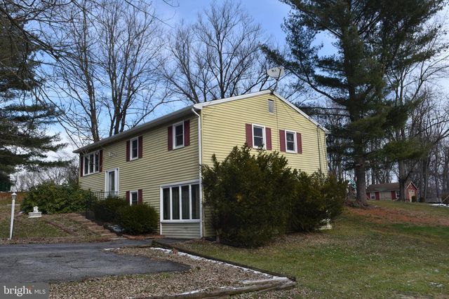 5 LOCUST CIR, Etters, PA 17319