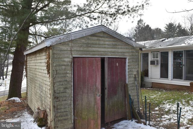 5 LOCUST CIR, Etters, PA 17319