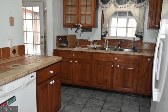 5 LOCUST CIR, Etters, PA 17319