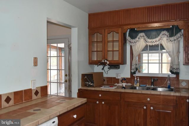 5 LOCUST CIR, Etters, PA 17319