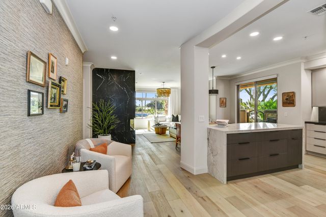 4909 N WOODMERE FAIRWAY -- 1012, Scottsdale, AZ 85251