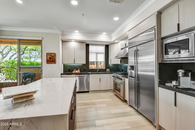 4909 N WOODMERE FAIRWAY -- 1012, Scottsdale, AZ 85251