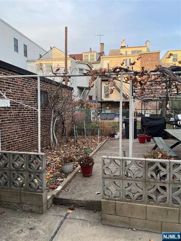 195 Walnut Street, Newark, NJ 07105