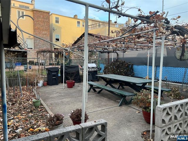 195 Walnut Street, Newark, NJ 07105