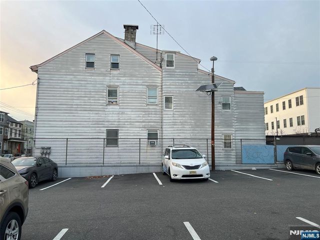 195 Walnut Street, Newark, NJ 07105