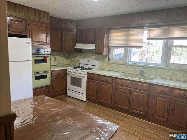 195 Walnut Street, Newark, NJ 07105