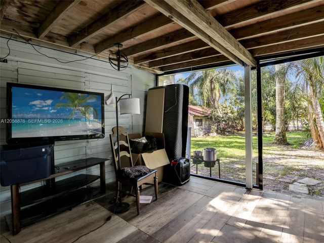 1132 River Rd, North Fort Myers, FL 33903