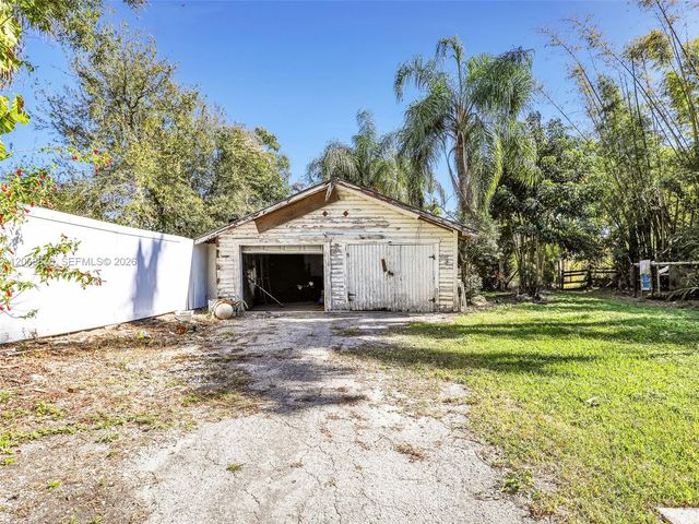 1132 River Rd, North Fort Myers, FL 33903