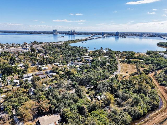 1132 River Rd, North Fort Myers, FL 33903