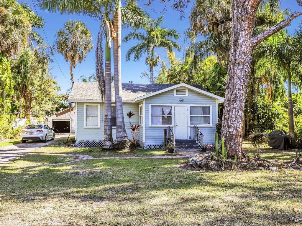 1132 River Rd, North Fort Myers, FL 33903