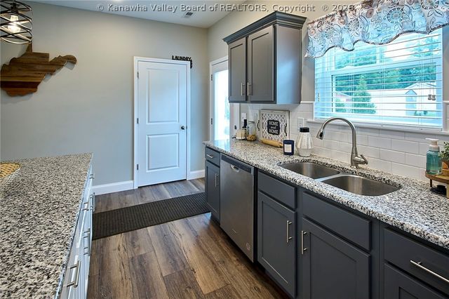 285 Steve Circle, Hurricane, WV 25526