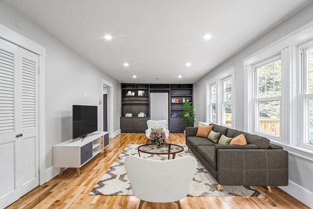 43 High St, Leominster, MA 01453