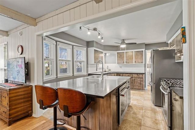 7916 W 98th Terrace, Overland Park, KS 66212