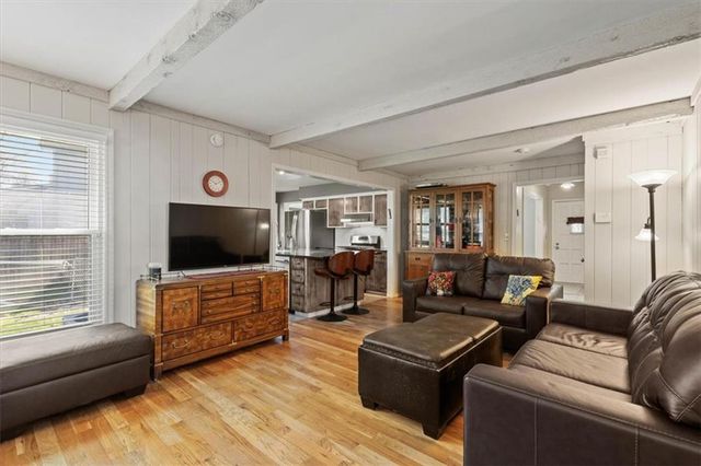 7916 W 98th Terrace, Overland Park, KS 66212