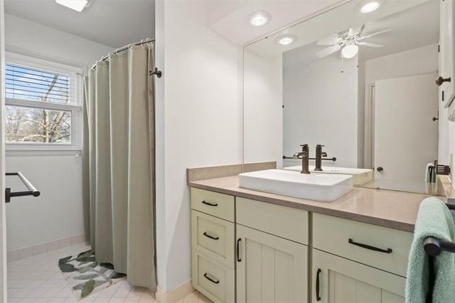 7916 W 98th Terrace, Overland Park, KS 66212