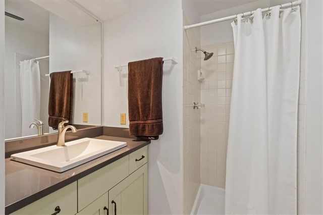 7916 W 98th Terrace, Overland Park, KS 66212