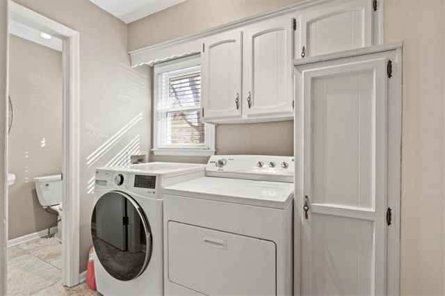 7916 W 98th Terrace, Overland Park, KS 66212