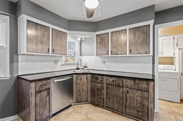 7916 W 98th Terrace, Overland Park, KS 66212