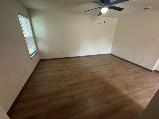 7300 Comanche Trail 4, Lake Worth, TX 76135