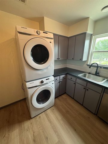 7300 Comanche Trail 4, Lake Worth, TX 76135