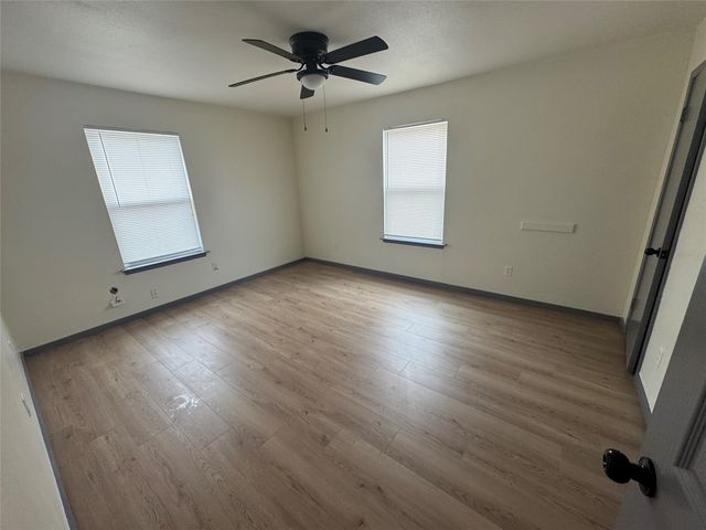 7300 Comanche Trail 4, Lake Worth, TX 76135