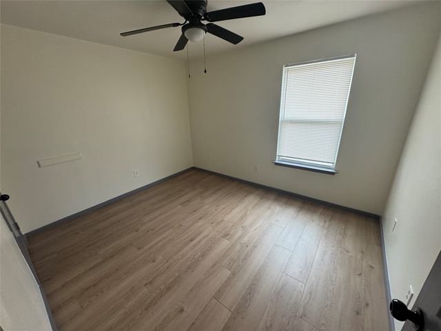 7300 Comanche Trail 4, Lake Worth, TX 76135