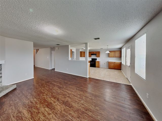 324 Snapdragon Court, Burleson, TX 76028